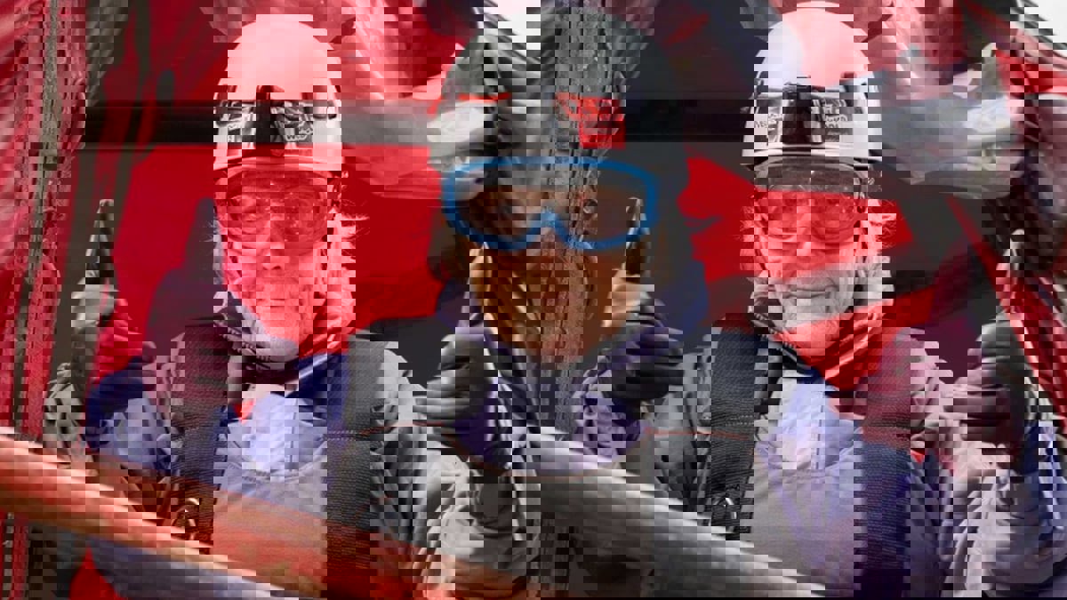 مسنة تترك دار الرعاية وتشارك في أسرع انزلاق حر بالعالم