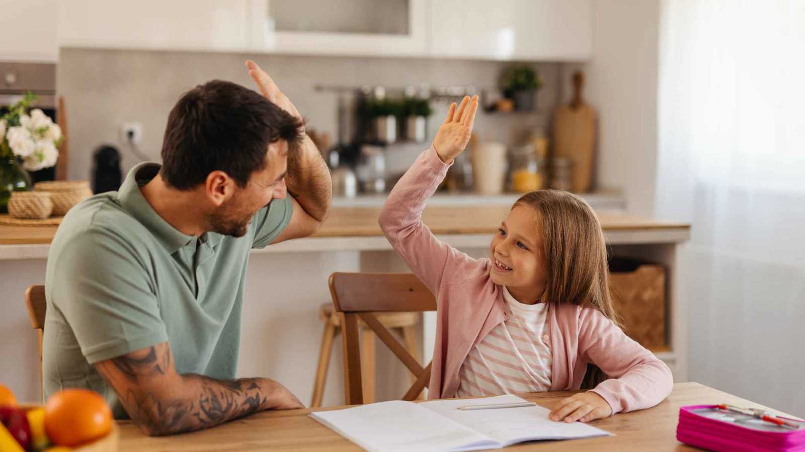 توقّف عن العدّ إلى ثلاثة.. هذه هي الطريقة الأفضل ليستمع إليك طفلك