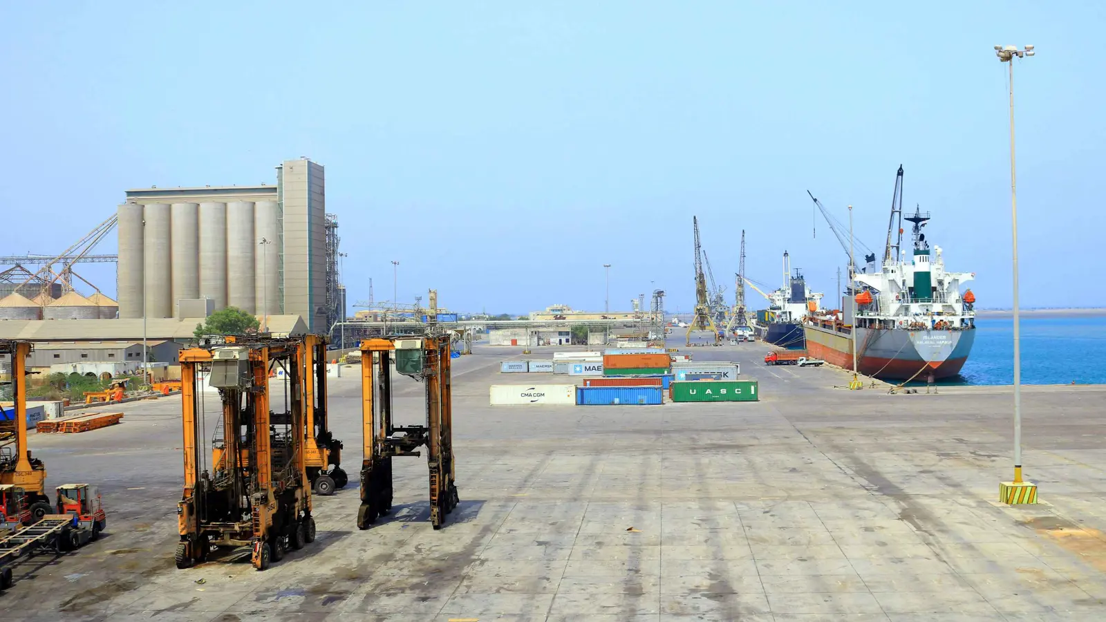 متحدث عسكري يمني ينفي وقوع غارات على الحديدة