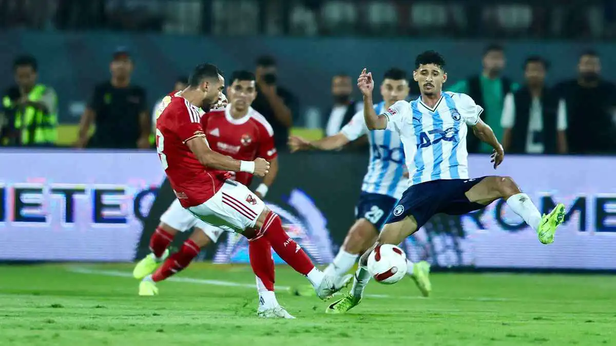 الأهرامات تهزم المليارات.. تعليق ناري من أسطورة الزمالك بعد سقوط الأهلي (صورة)