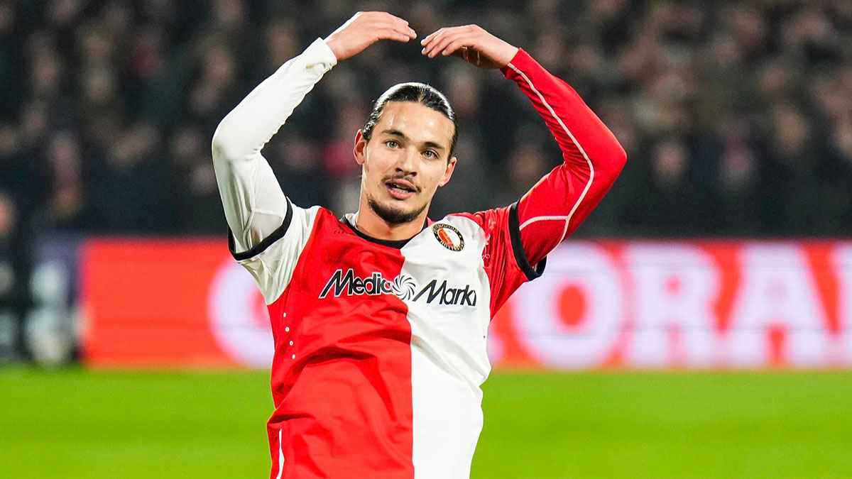 بديلا لمحمد صلاح.. ليفربول يراقب الجزائري أنيس حاج موسى 