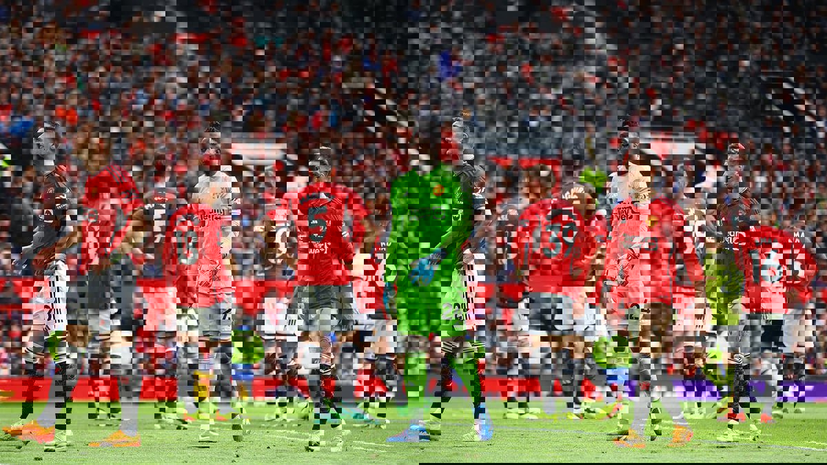 ترتيب الدوري الإنجليزي: مانشستر يونايتد يتعادل مع بيرنلي.. وشيفيلد أول الهابطين 