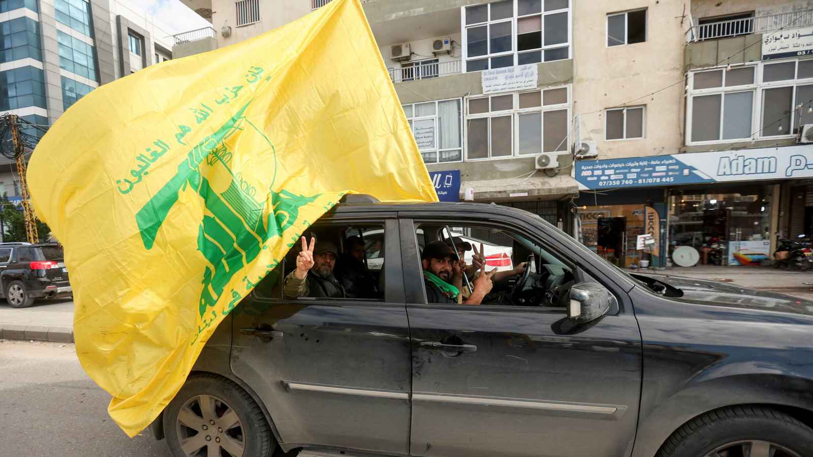 لصلات مع  "حزب الله".. لوحات فنية تقود خبيراً بريطانياً إلى السجن