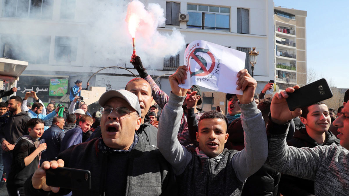 قدامى المحاربين الجزائريين يدعمون المطالبة بإنهاء حكم بوتفليقة