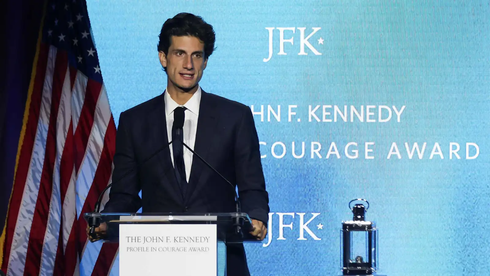 حفيد كيندي.. هل ينجح شلوسبرغ في كسر هيمنة ترامب داخل نيويورك؟