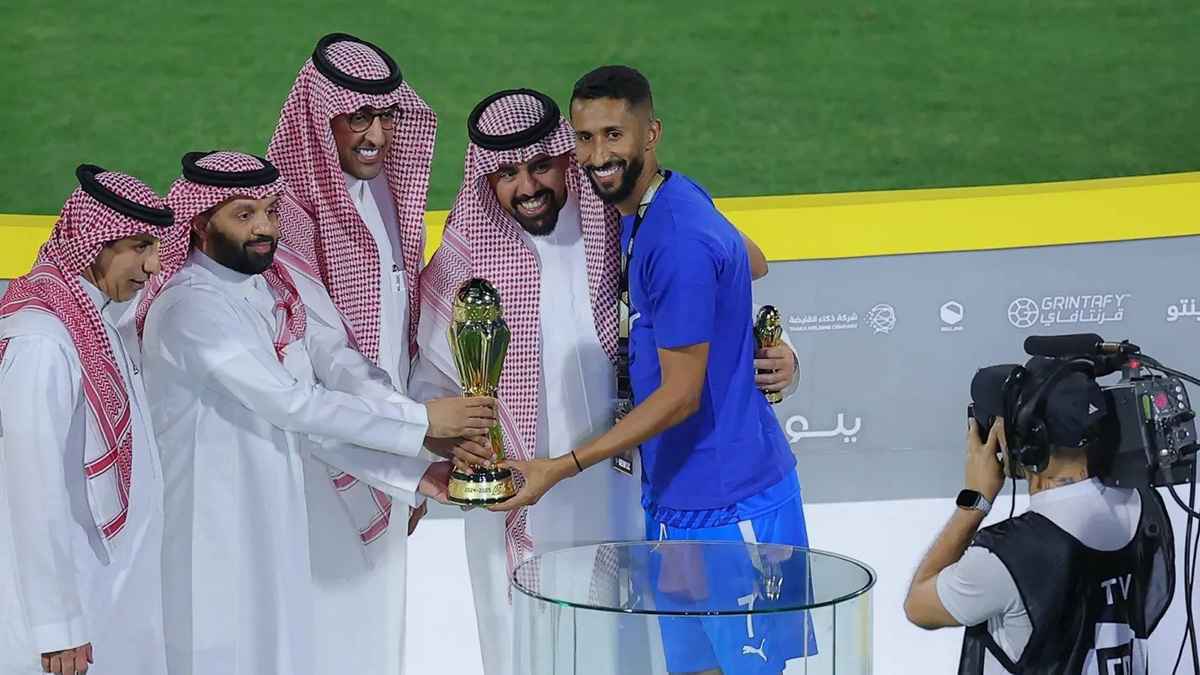 رقي في الوداع.. سلمان الفرج يفجر جدلا بمنشور عن دي بروين (صورة)