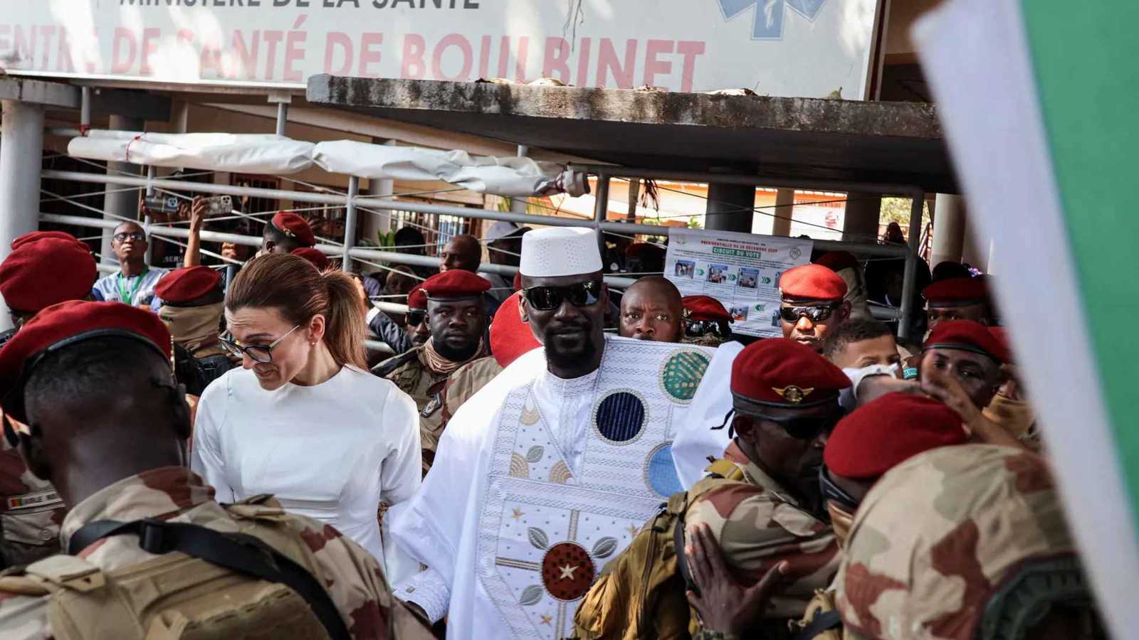 قائد الانقلاب العسكري في غينيا يفوز بالانتخابات الرئاسية