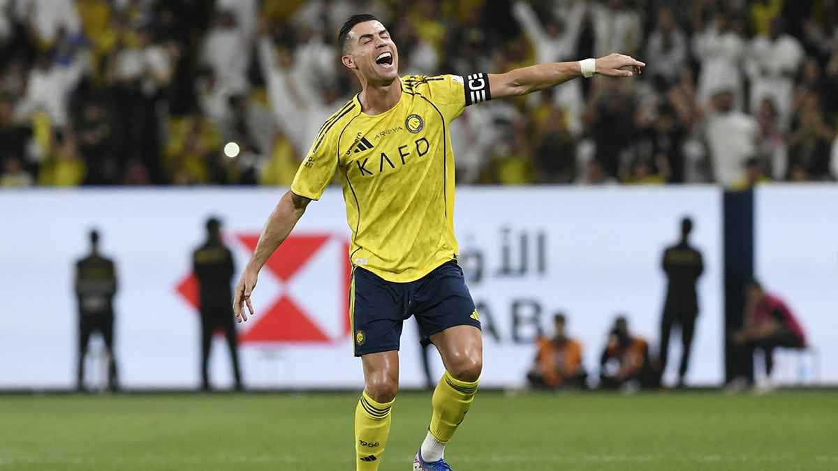 سبقه 4 نجوم فقط.. كم هدفاً يحتاج رونالدو لدخول نادي الـ100 في روشن؟ 