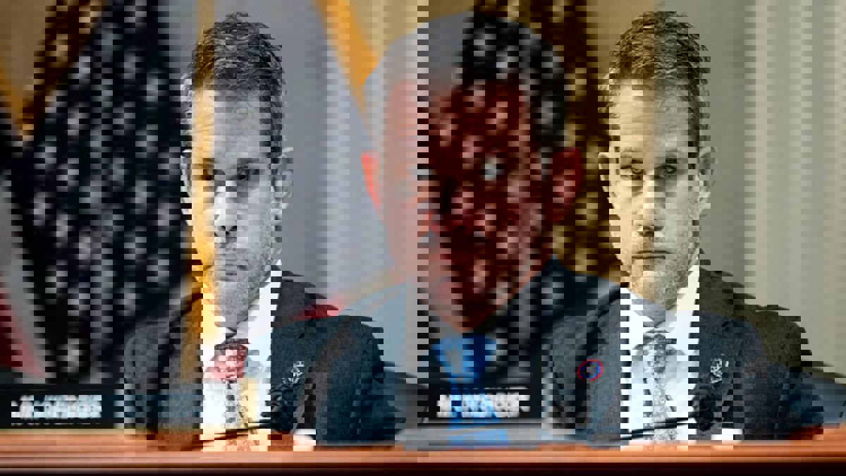 لدفاعهم عن ترامب.. نائب جمهوري يتهم أعضاء في حزبه بـ"النفاق"