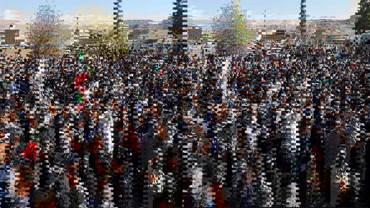 إيران تنشر المزيد من القوات في منطقة كردية مع خروج احتجاجات جديدة