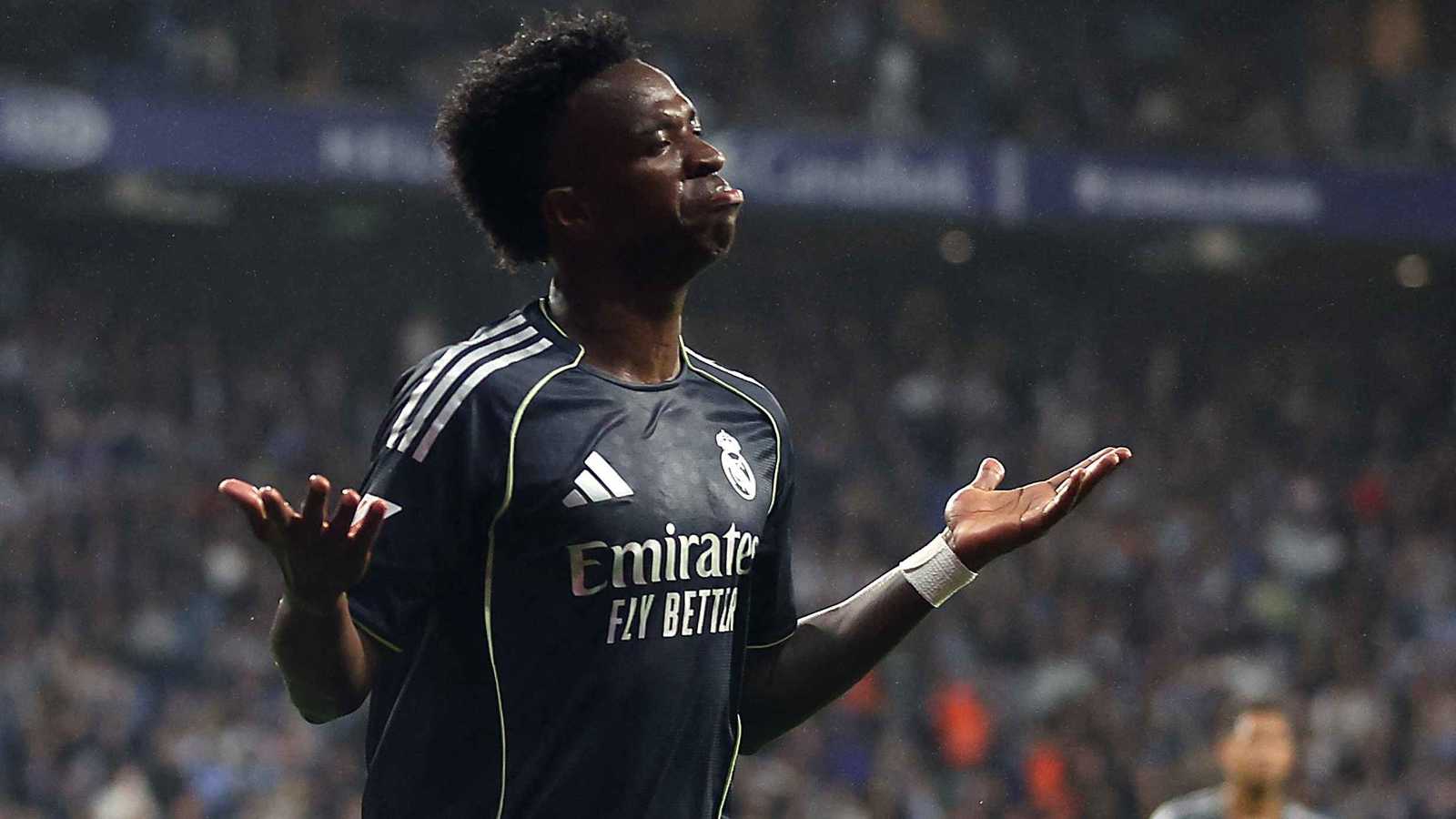 أيام الشك.. فينيسيوس يعيد التفكير في مستقبله مع ريال مدريد 