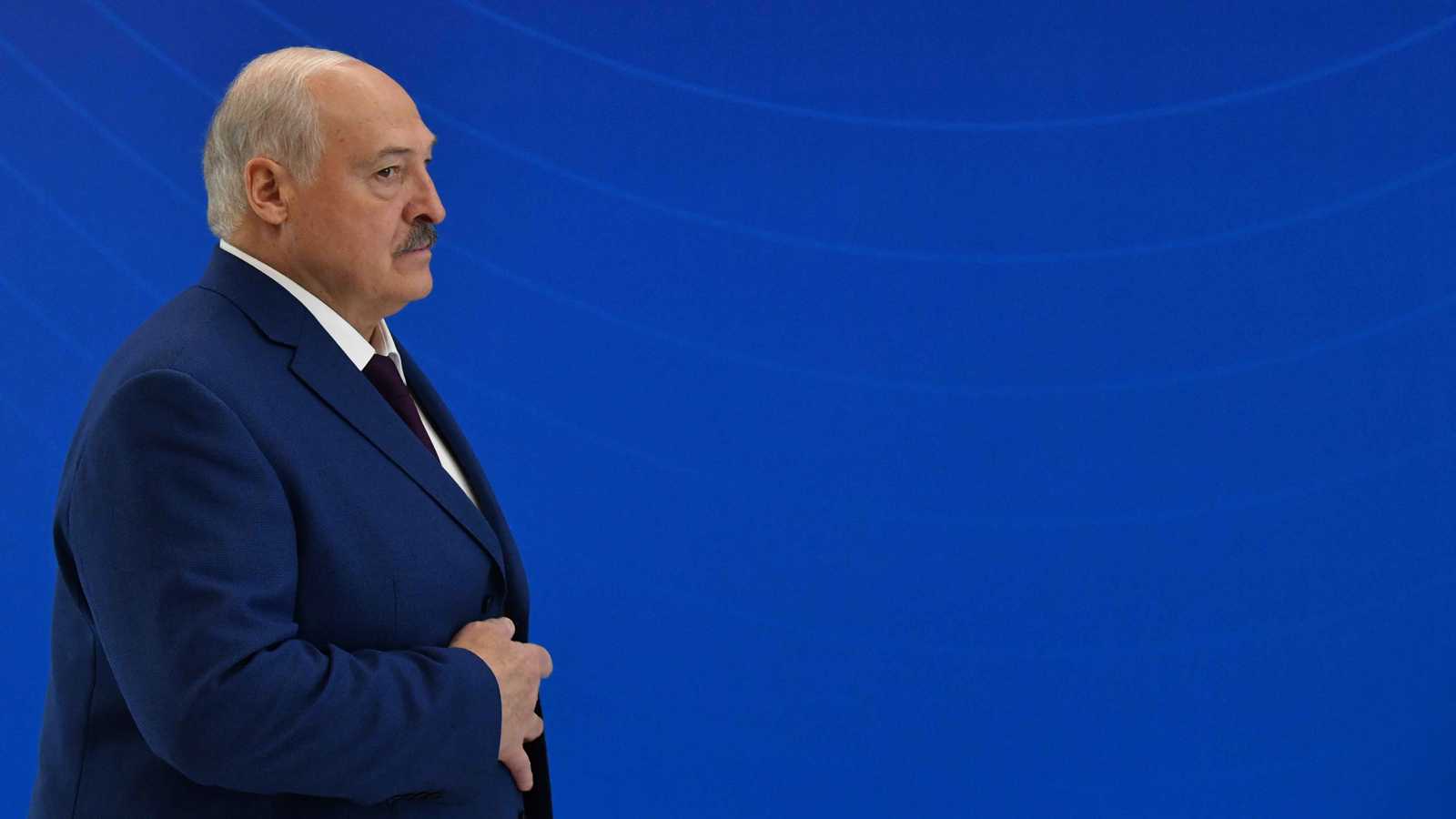 بيلاروسيا تفرج عن 123 سجينا مقابل رفع عقوبات أمريكية 