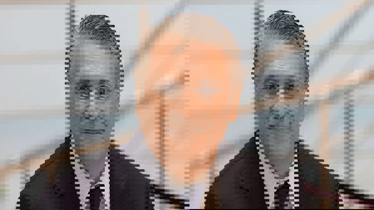 بعد إضرابه عن الطعام وخضوعه للعلاج .. الأمن التونسي يعيد نبيل القروي إلى السجن