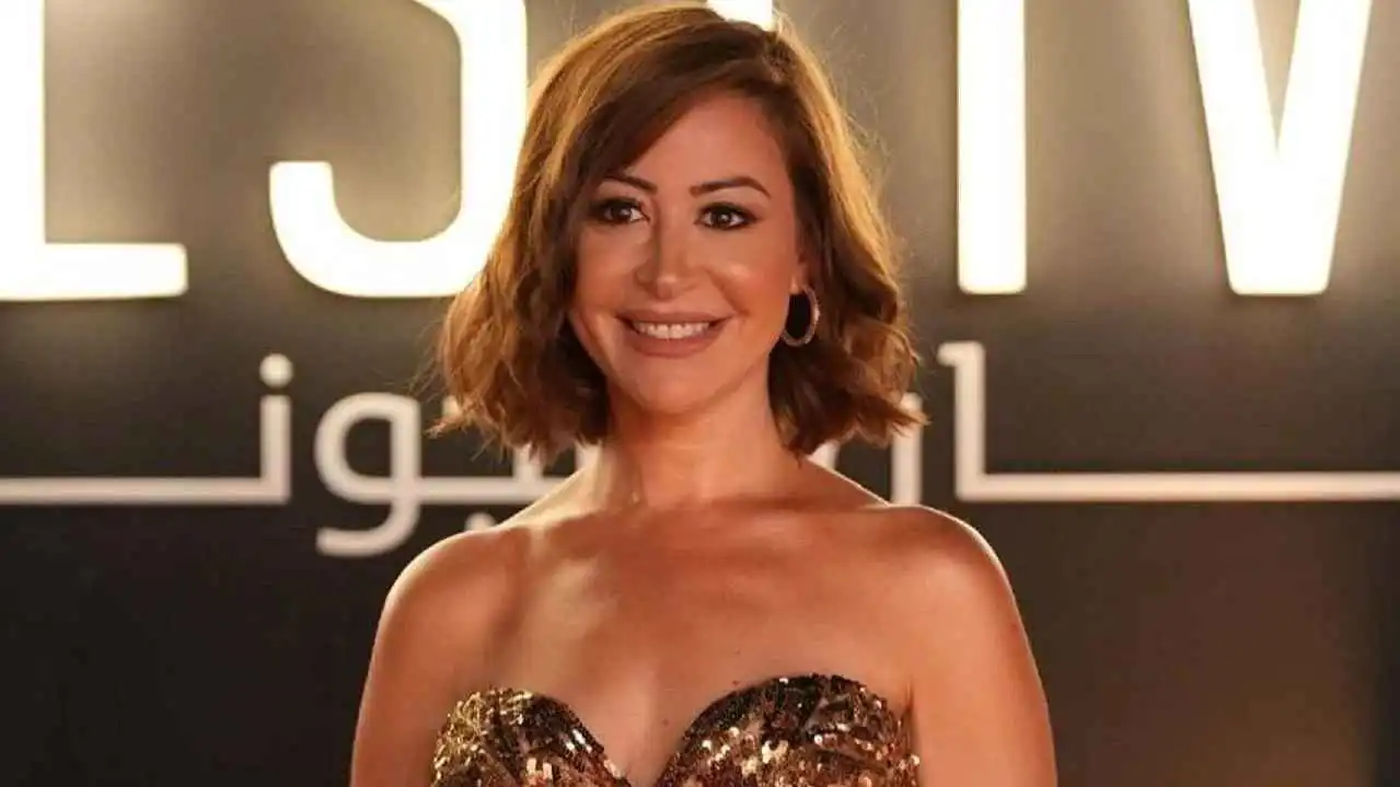 منة شلبي وكريم عبد العزيز ومحمد سعد خارج الموسم الرمضاني المقبل