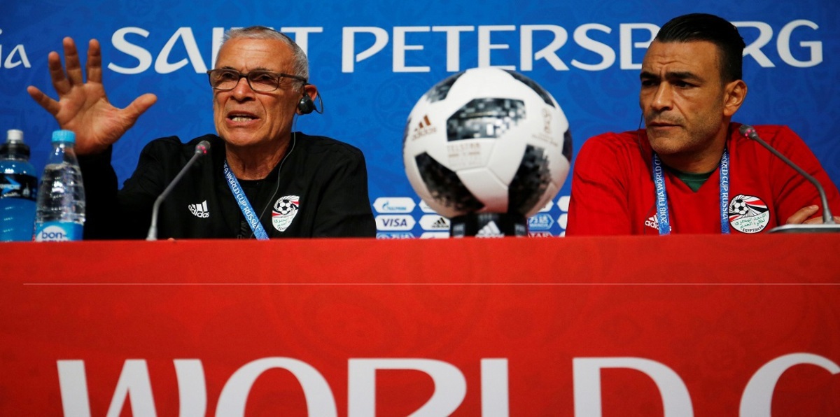 مباراة مصر والسعودية.. هيكتور كوبر يعلّق على أنباء وجود خلافات مع عصام الحضري