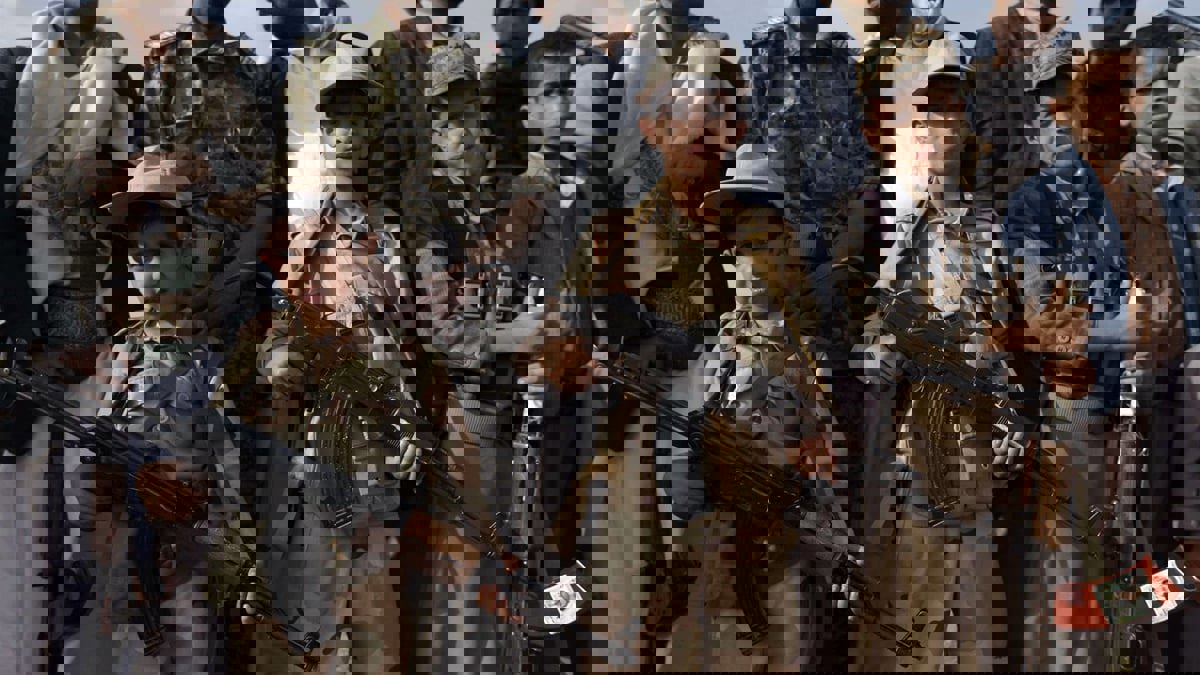 "أطفال لا بنادق".. حملة إلكترونية يمنية واسعة ضد "انتهاكات التجنيد" الحوثية