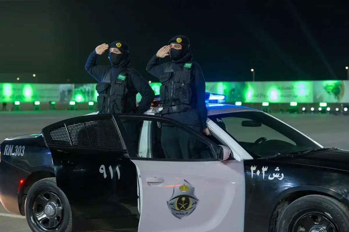 عرض عسكري مهيب احتفاء بانضمام مجندات سعوديات للأمن العام (فيديو)