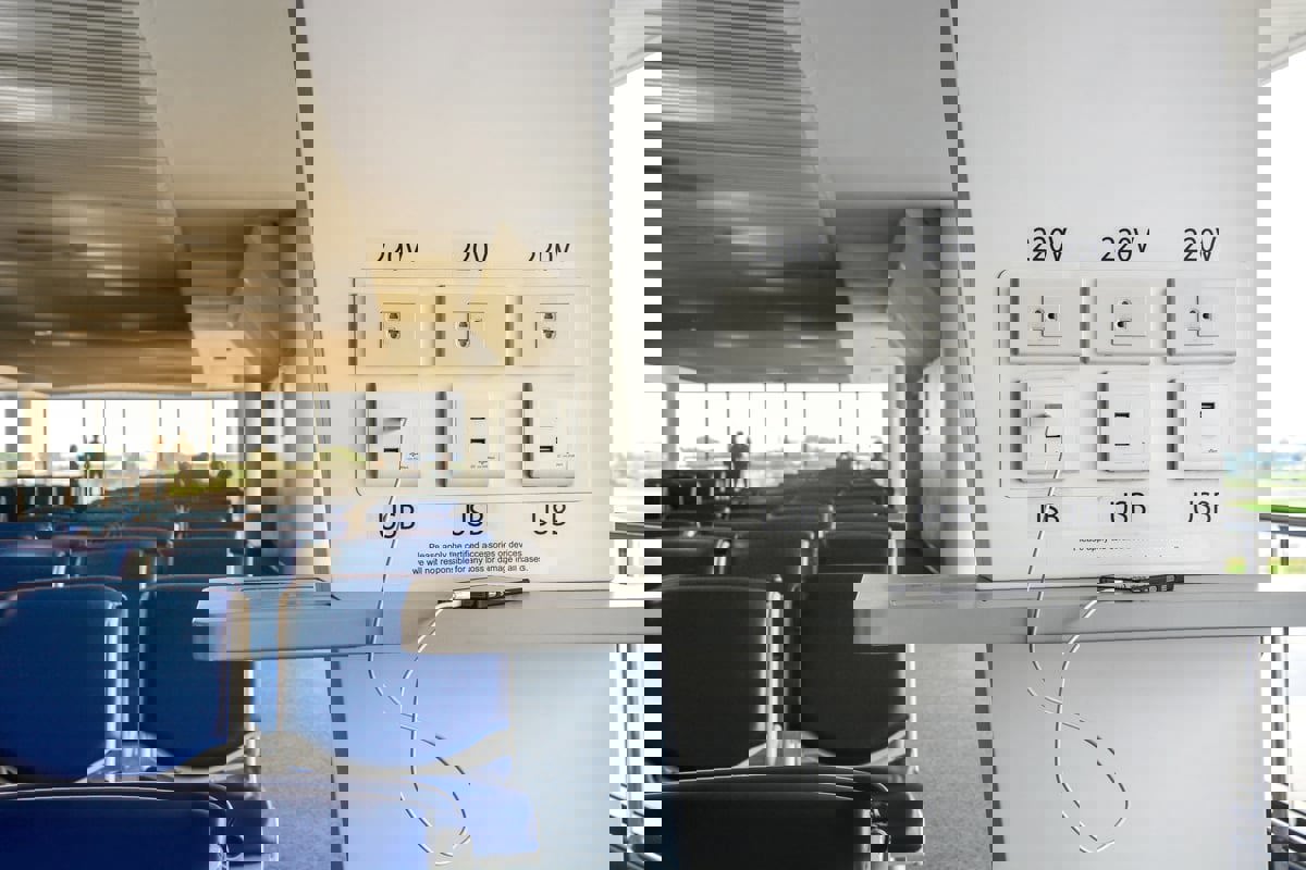 خطر على بياناتك.. احذر محطات شحن الهواتف العامة