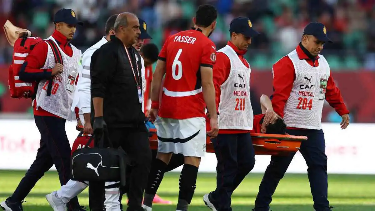 غادر مباراة بنين باكيا.. تفاصيل إصابة محمد حمدي لاعب منتخب مصر