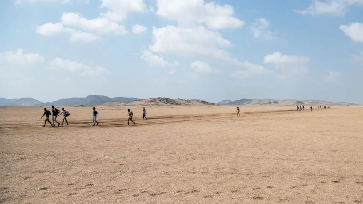 فيلم "نشيد الأحياء".. قصص الناجين من "رحلة العذاب" بالصحراء الليبية