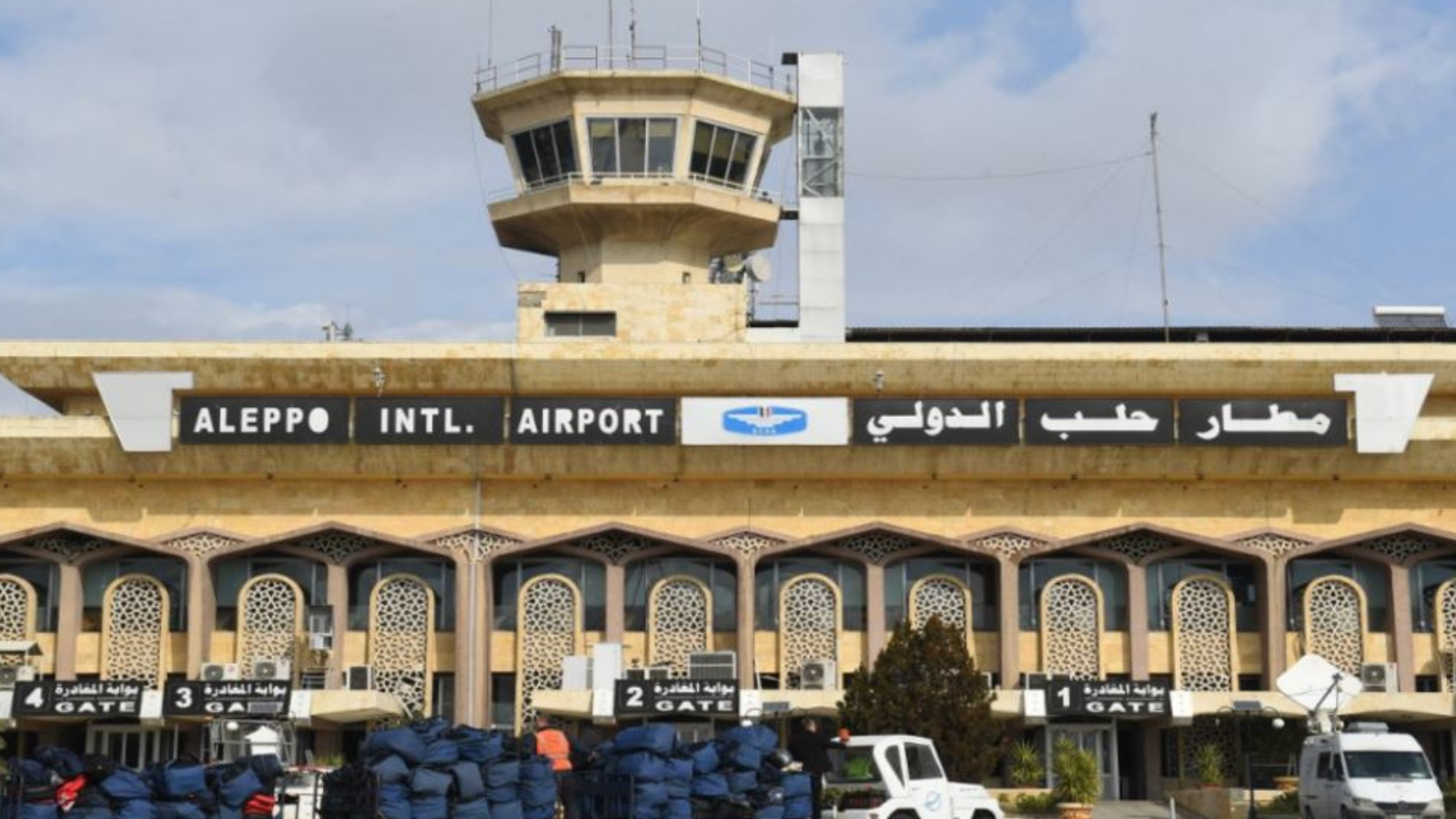 وسط تقدم الفصائل المسلحة.. إغلاق مطار حلب وإلغاء جميع رحلاته