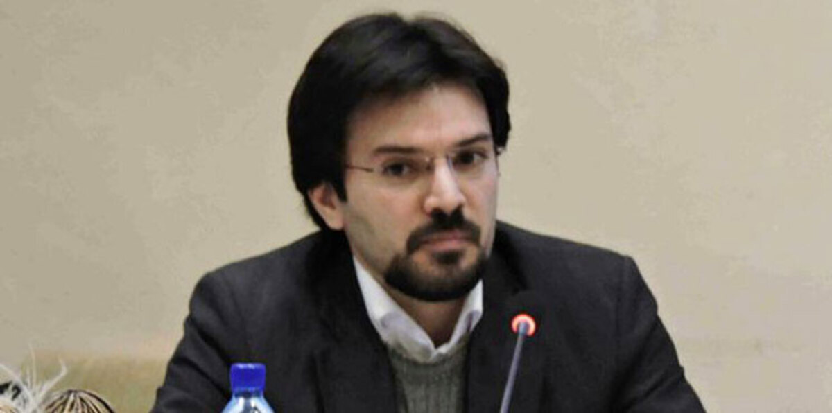 إيران تعتقل صحفياً لكشفه حجم الفساد في بلدية طهران