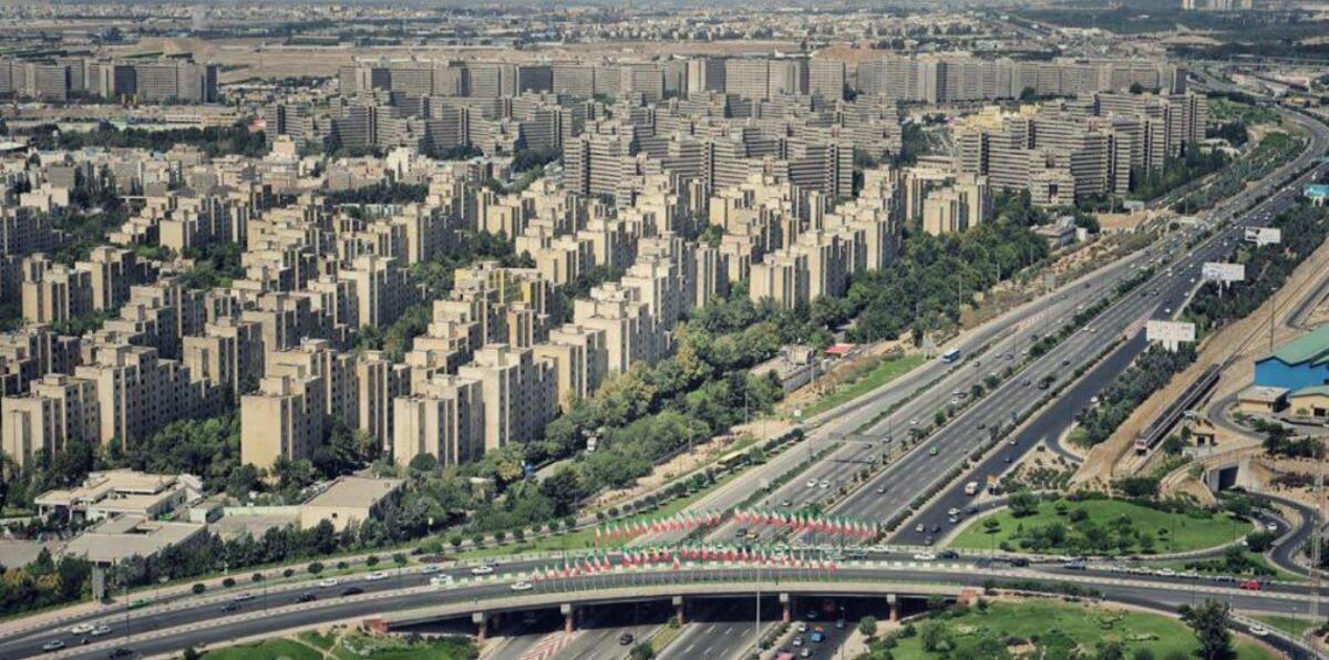 تظاهرة في طهران وخلافات بين المسؤولين بشأن تلوث الهواء (صور)