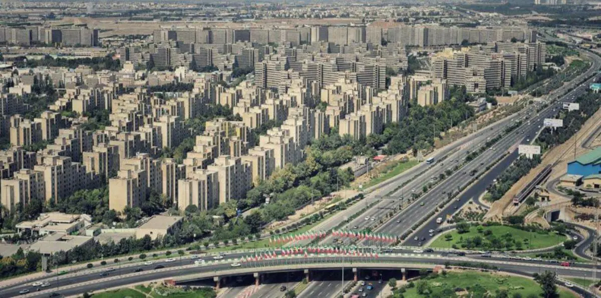 تظاهرة في طهران وخلافات بين المسؤولين بشأن تلوث الهواء (صور)