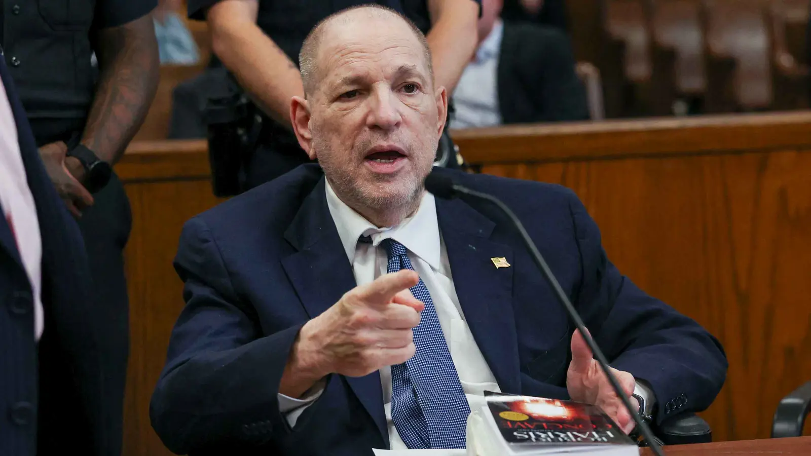 مساعد هارفي واينستين يكشف تفاصيل "غريبة" خلال إعادة محاكمته