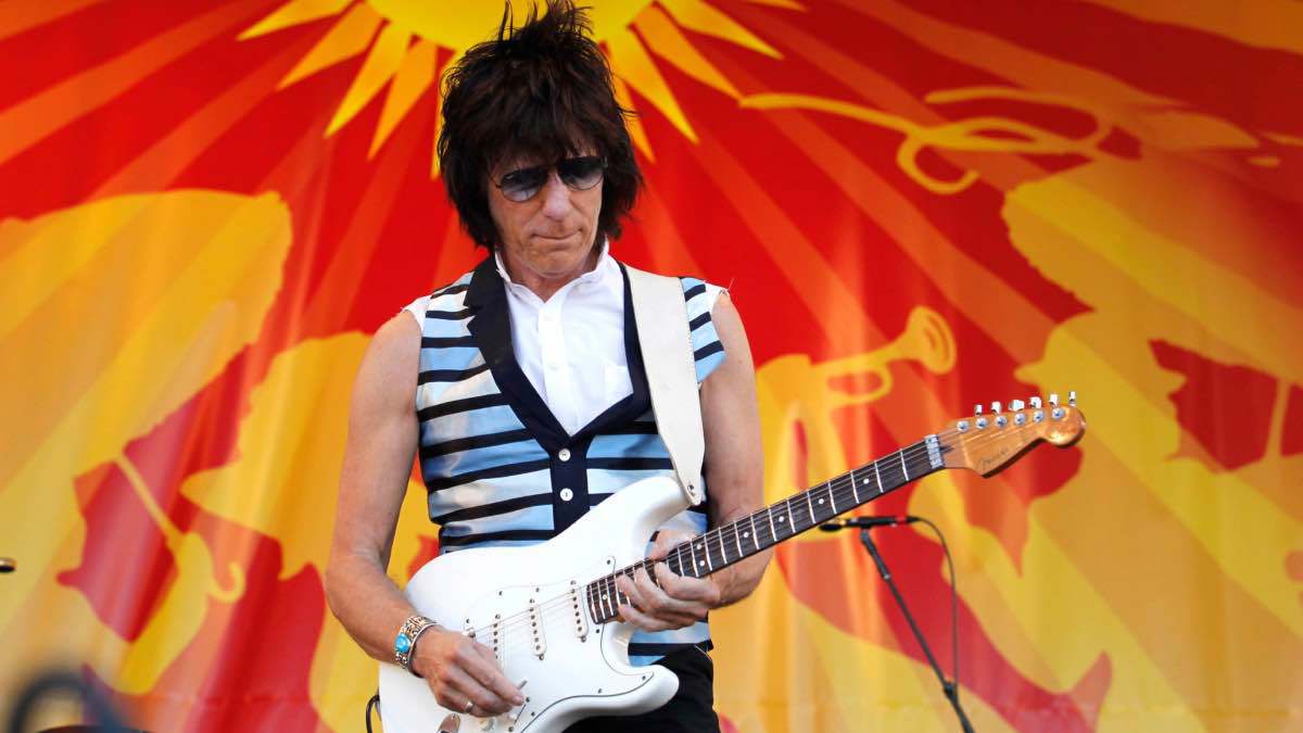 بريطانيا.. مزاد على آلات غيتار للعازف الراحل جيف بيك