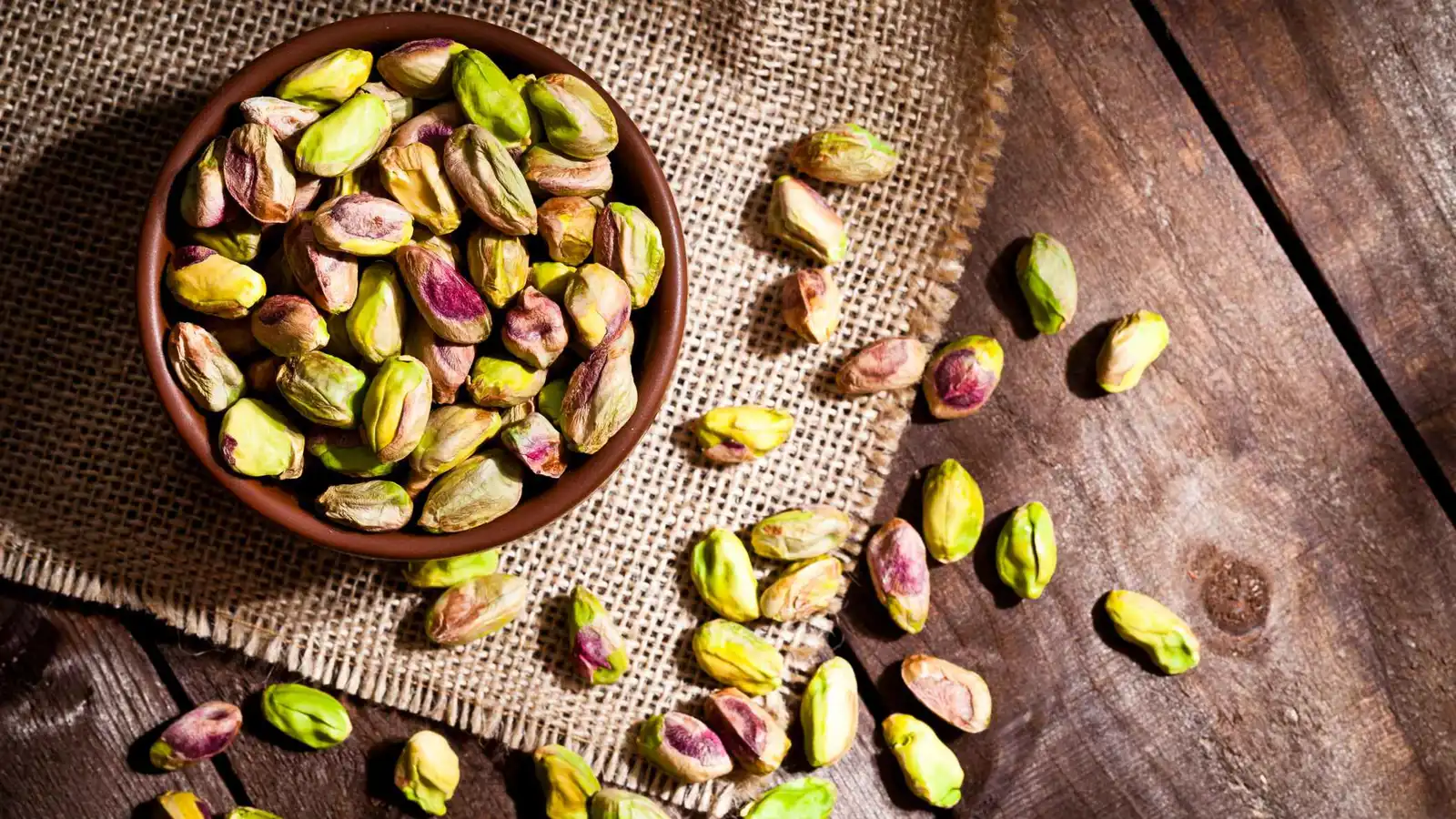 بين الفوائد والسعرات.. هل الفستق خيار مثالي أم فخ غذائي؟