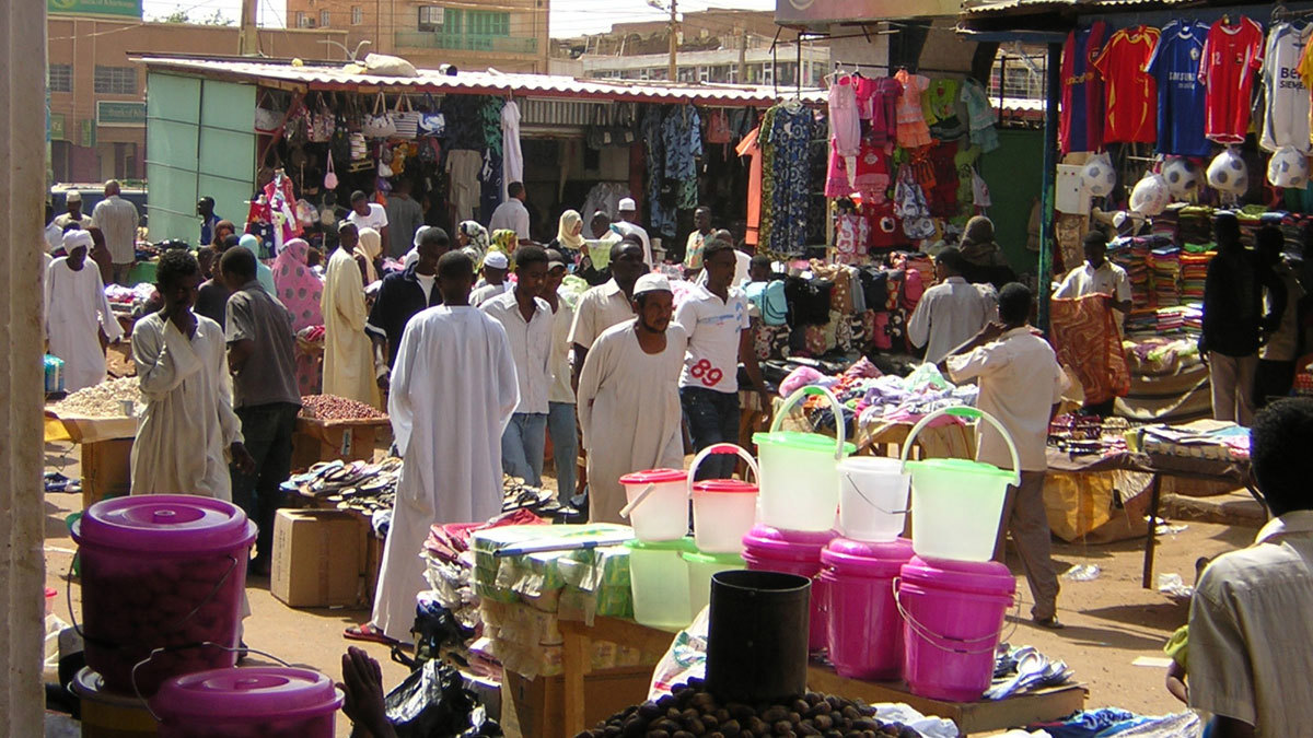 ماذا وراء منع الأجانب من التجارة في السودان؟ (فيديو إرم)