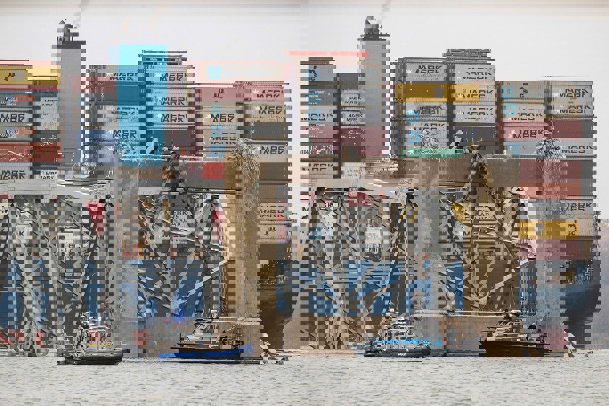 صحيفة: السفينة "دالي" كانت نصف ممتلئة عندما اصطدمت بالجسر 