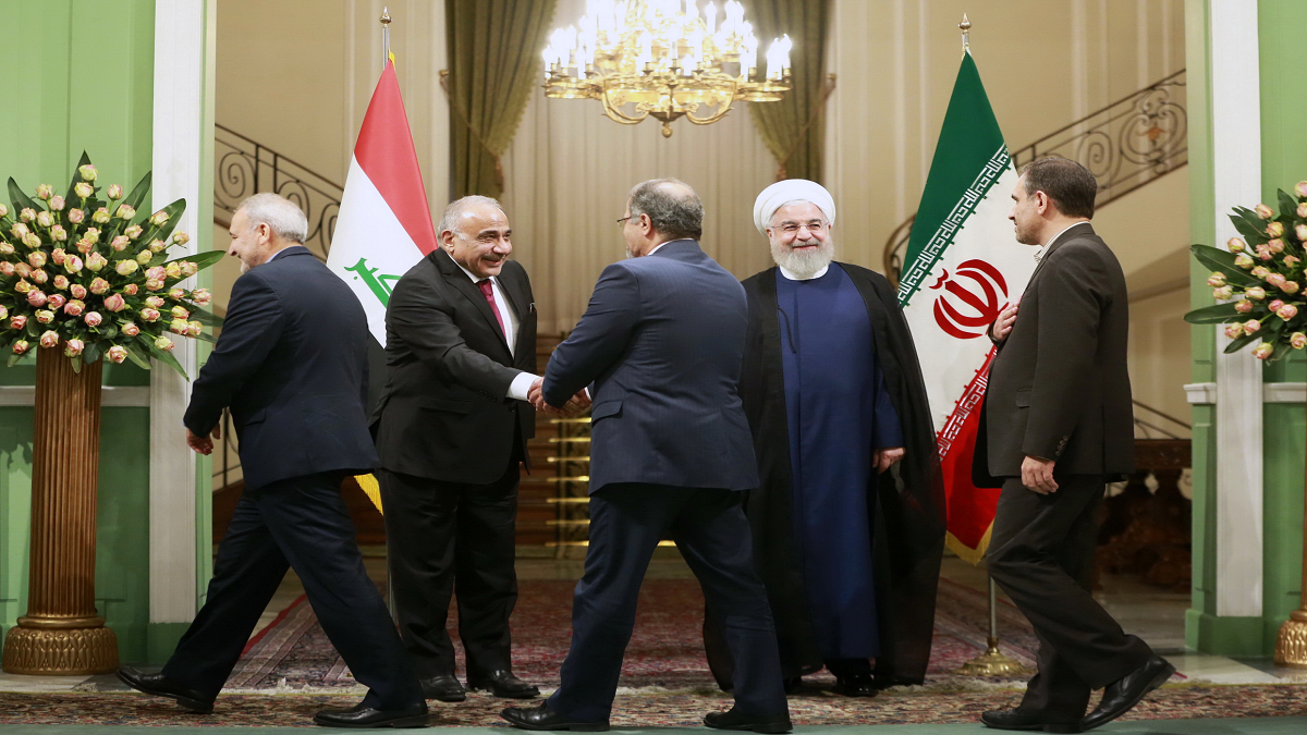 مصادر: إيران تدخلت لمنع الإطاحة برئيس الوزراء العراقي