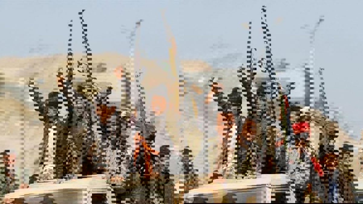 اليمن.. مقتل 3 حوثيين أثناء تفخيخهم منزلًا في الحديدة