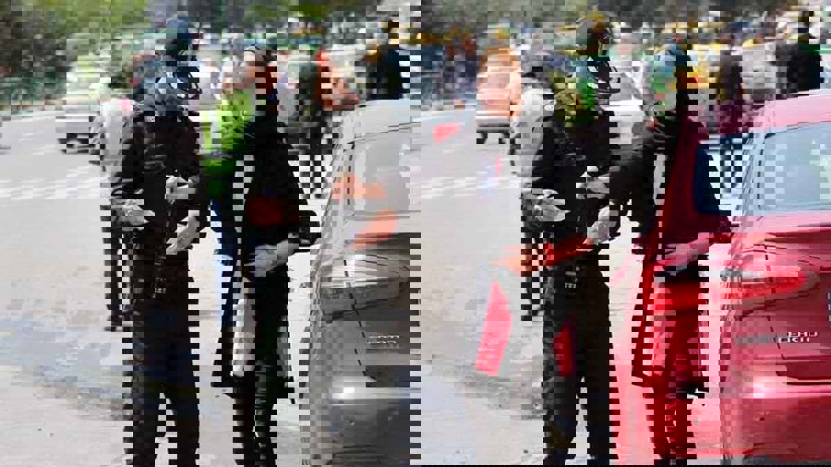 وسط انتقادات.. إيران تفرض غرامات على السيارات التي تقلّ نساء غير محجبات