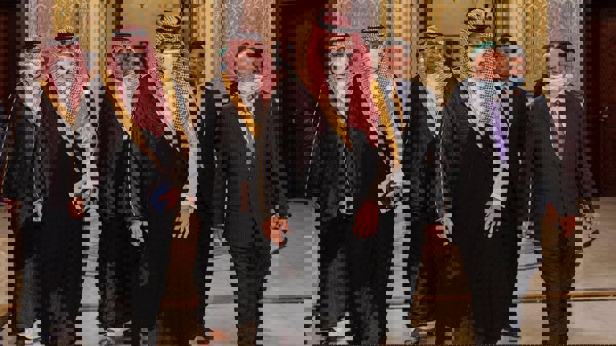 هادي يناقش مستجدات أوضاع اليمن مع نائب وزير الدفاع السعودي