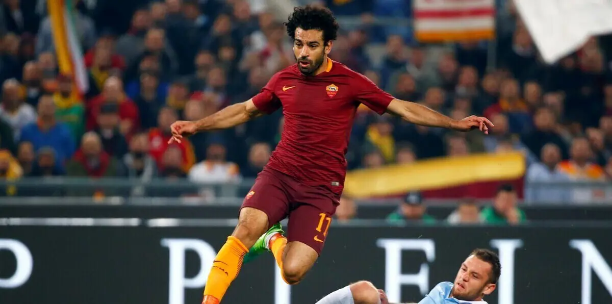 محمد صلاح يخضع للفحص الطبي تمهيدًا للانتقال إلى ليفربول