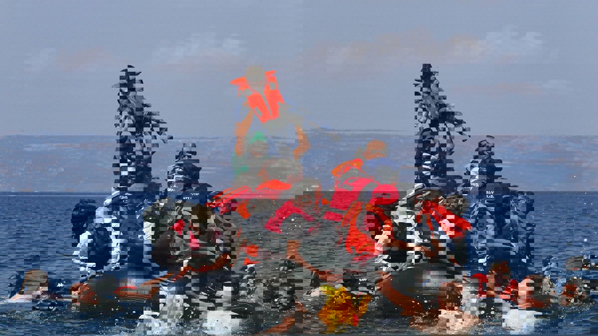 غرق مركب يقل عشرات المهاجرين قبالة السواحل التونسية