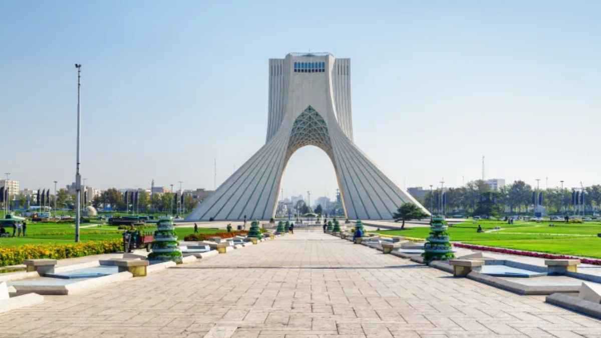 عقب تفعيل "آلية الزناد".. الترويكا الأوروبية تحذر إيران من أي تصعيد