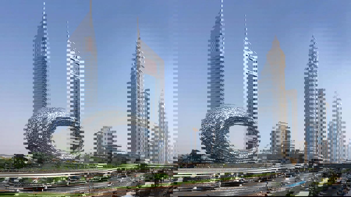 القطاع الخاص غير النفطي بالإمارات يواصل النمو