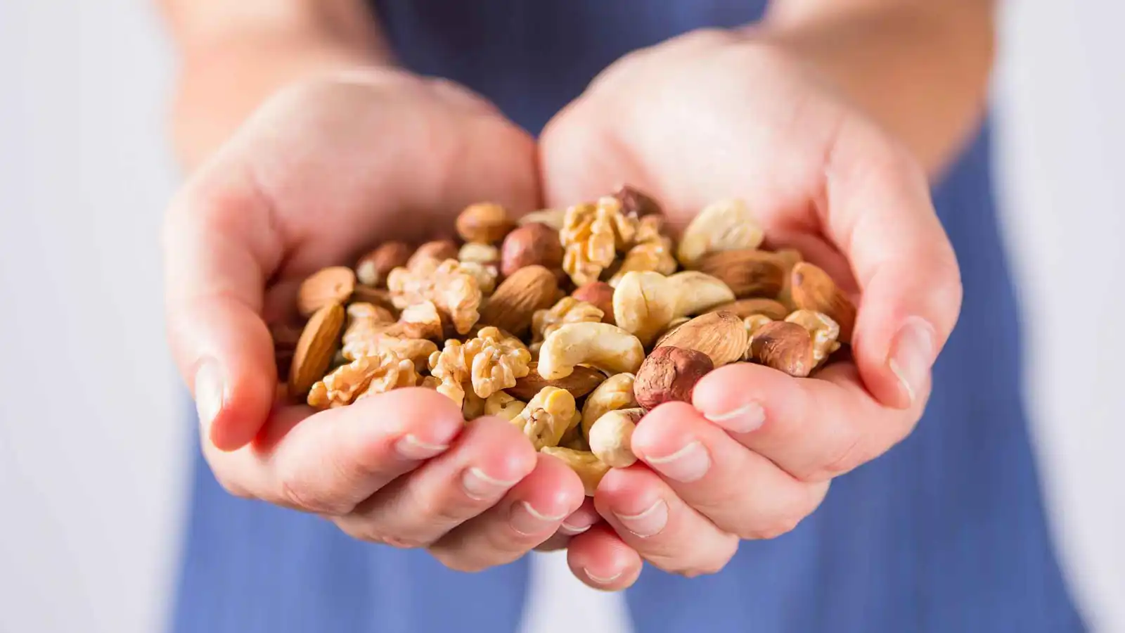 7 مكسرات تحتوي على دهون صحية تحمي قلبك