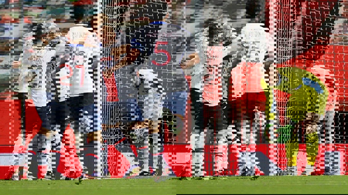 دوري أبطال أوروبا: باريس سان جيرمان يصعق مانشستر يونايتد ويشعل صراع التأهل وصعود بروسيا دورتموند