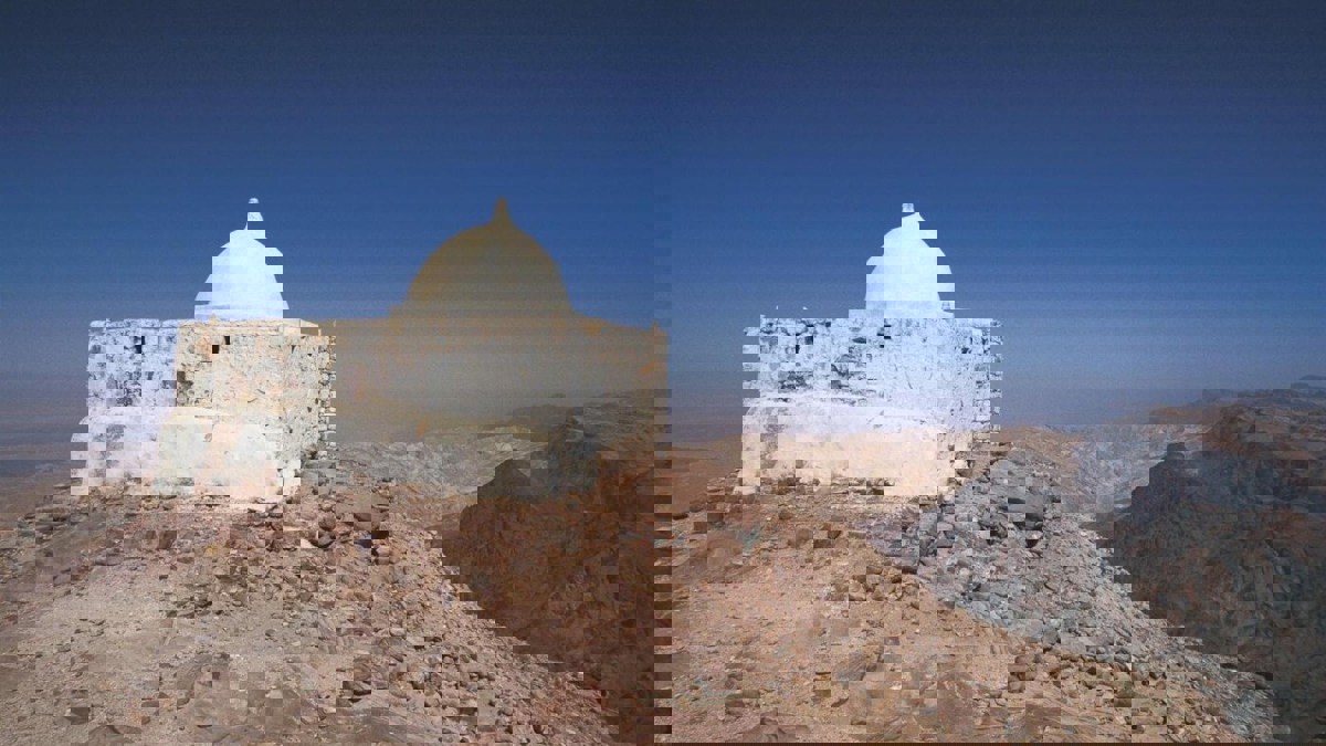 بعد إغلاقه أسبوعًا.. "الأوقاف" الأردنية تُعيد فتح مقام "النبي هارون"