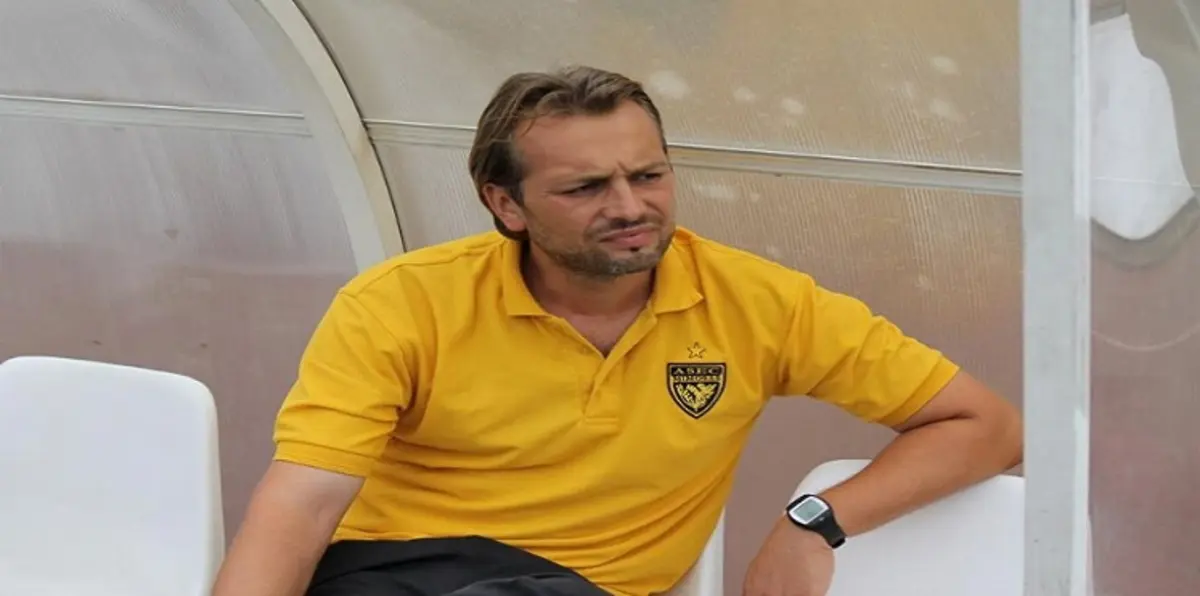 الوداد البيضاوي يواجه الزمالك المصري بمدربين مؤقتين