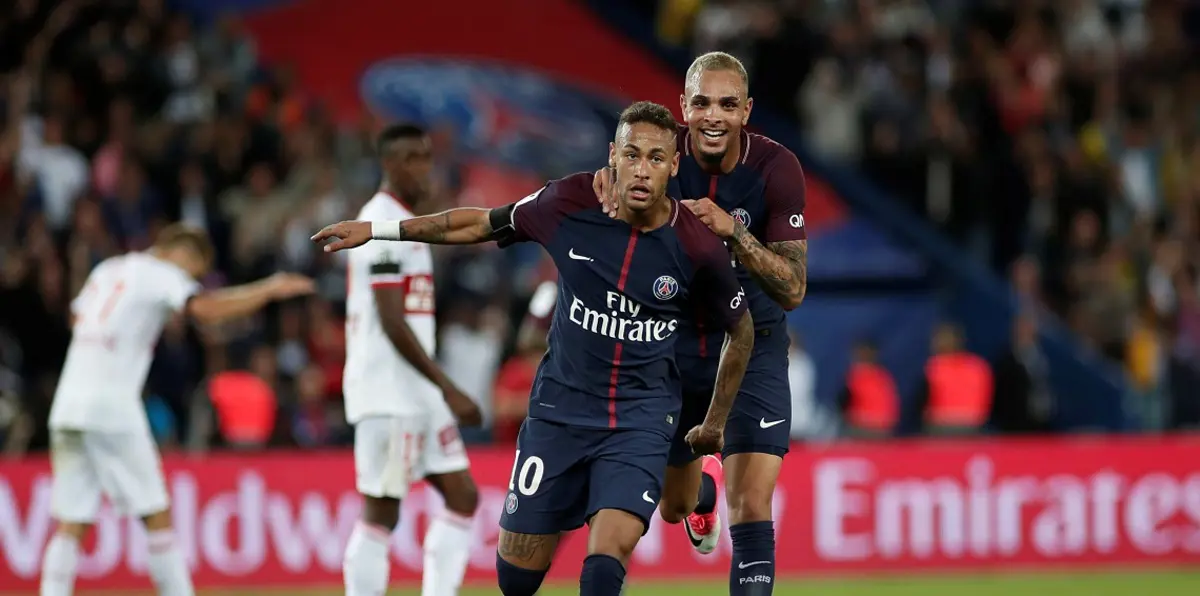 نيمار يتألق ويسجل هدفين ويصنع آخر ليقود سان جيرمان إلى صدارة الدوري الفرنسي