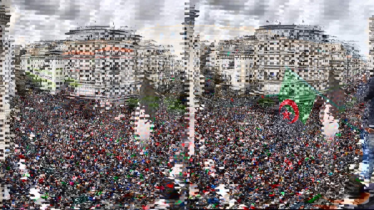 الجزائر.. قوى الحراك تحدد شروط البدء بـ"الحوار الوطني"