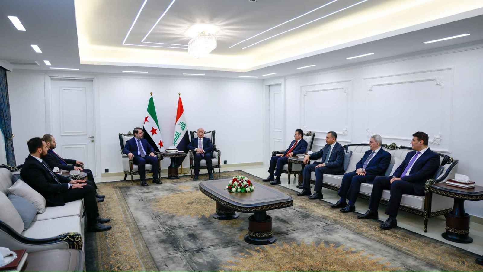 من الحذر إلى الانفتاح.. بغداد تعيد رسم سياستها تجاه سوريا