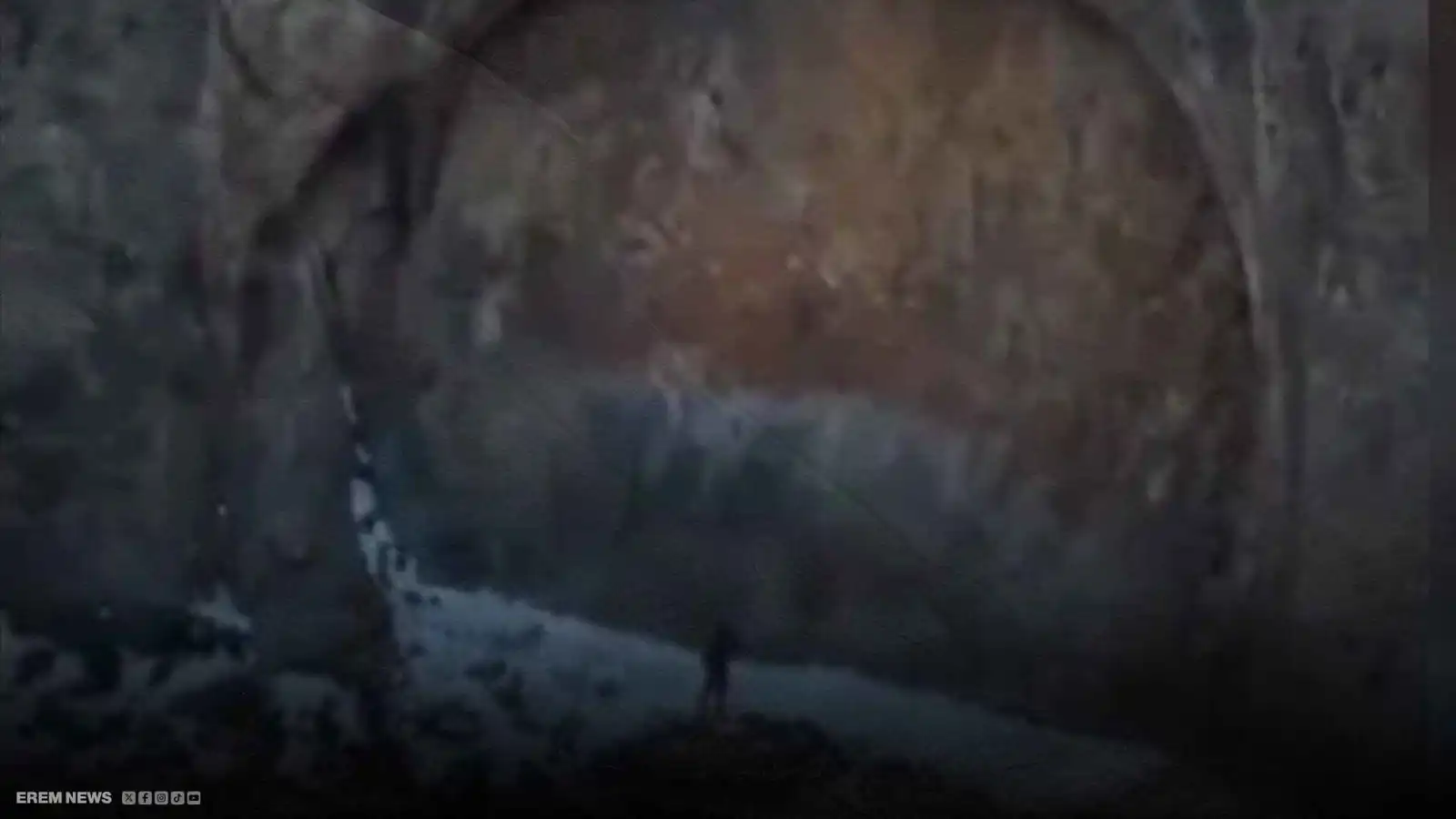 فيديو يُشعل الإنترنت.. باب حجري عملاق في كازاخستان يحيّر العلماء