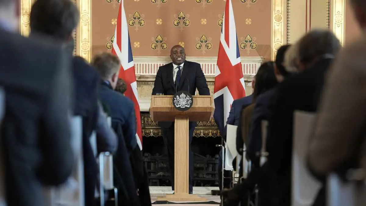 عقوبات بريطانية بحق 3 مسؤولين روس في قضية "نافالني 50"